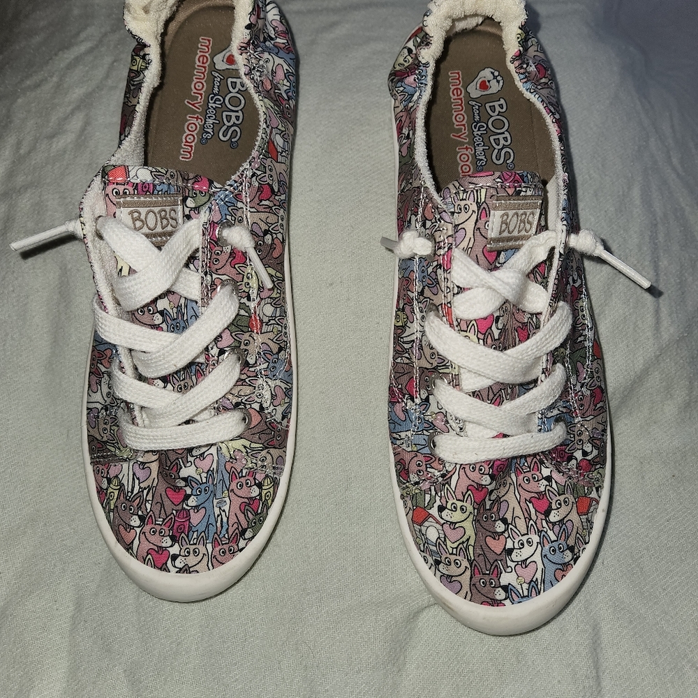 Bob's Skechers Size 9